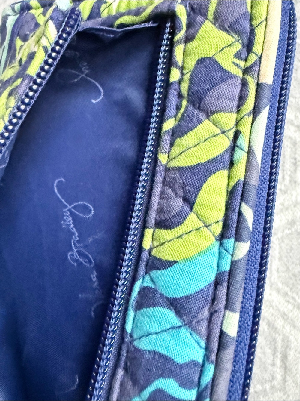 Vera Bradley Wallet Retired Blue Green Floral Quilted Turn Lock Zip Around EUC - Picture 7 of 14